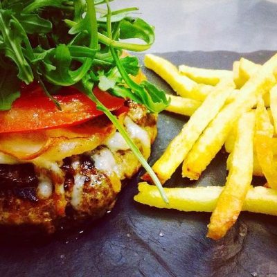 Foto plato_ burger & frites