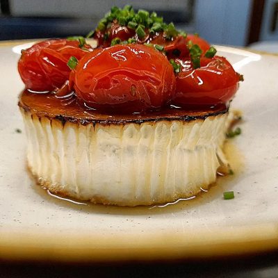 Foto plato_ cabra con tomatitos confitados