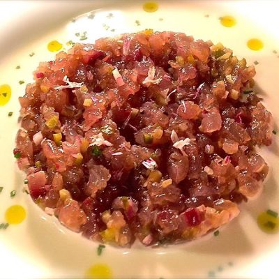 Foto plato_ tartar de caballa con ajoblanco